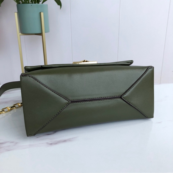 マイケルコースバッグ側面デザイン